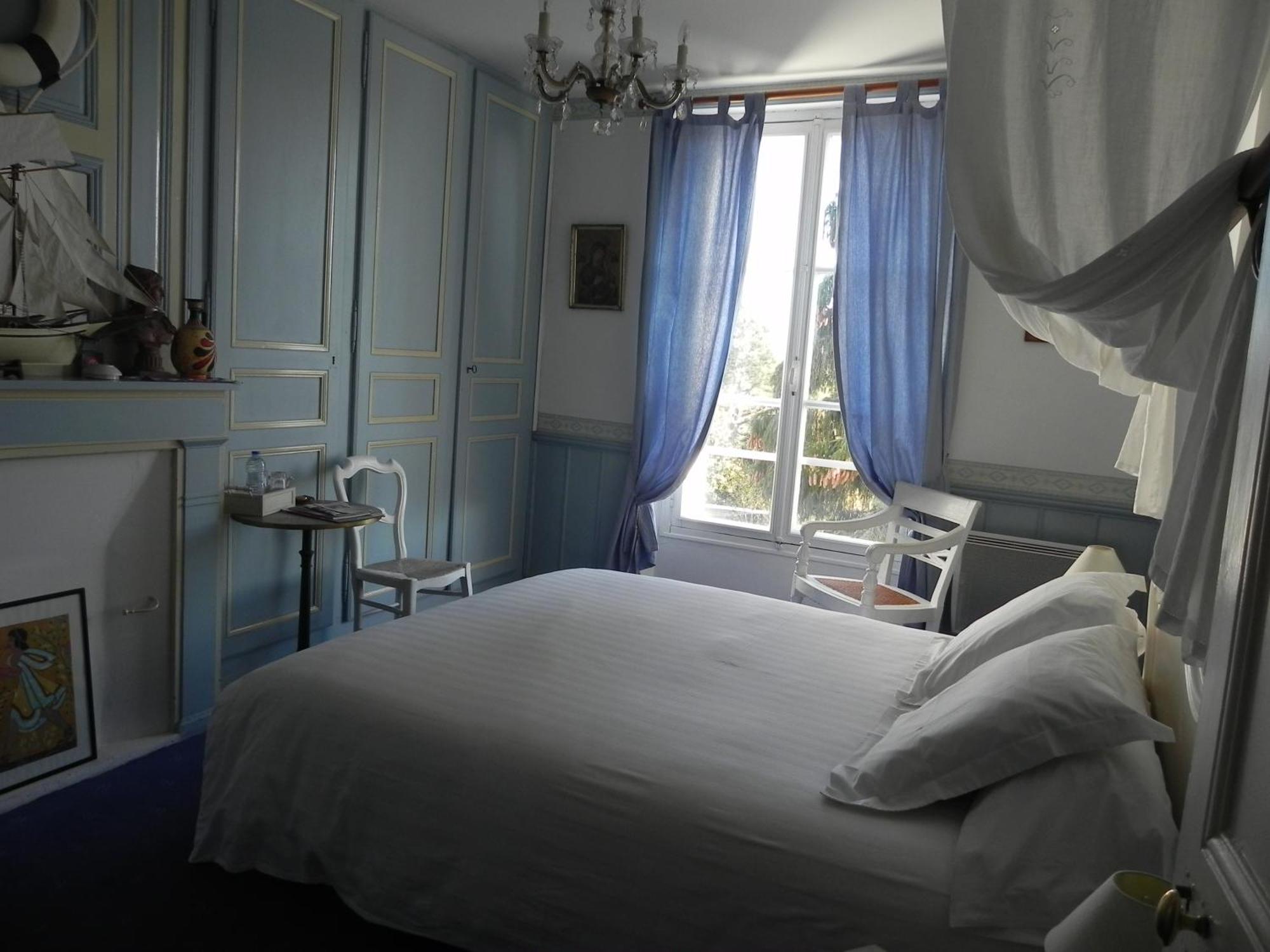 Cote Sud Bed & Breakfast Trôo Екстериор снимка